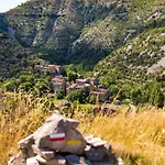 Kamp alanı La Grange D'emile Gites, Roulottes Et Piscine