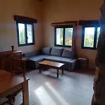 La Grange D'emile Gites, Roulottes Et Piscine Kamp alanı *