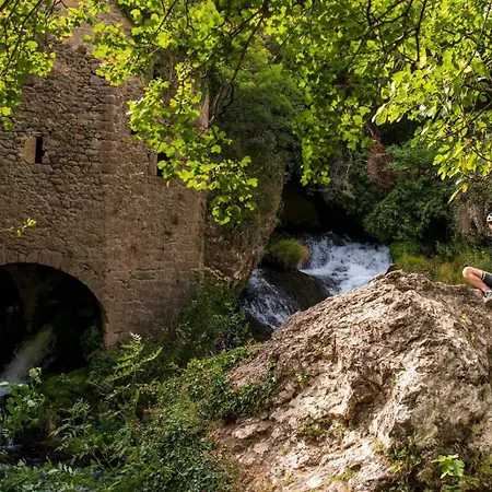 La Grange D'emile Gites, Roulottes Et Piscine Campsite