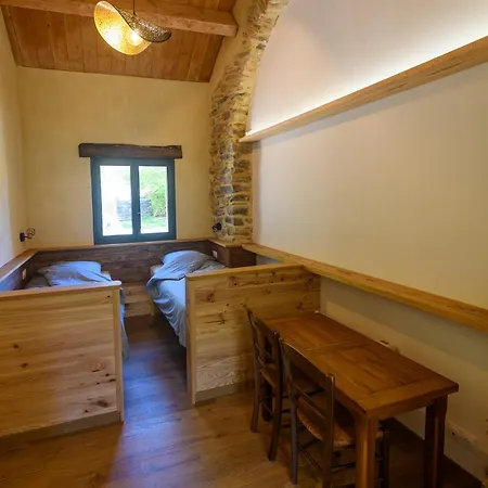 La Grange D'emile Gites, Roulottes Et Piscine *