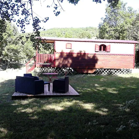 La Grange D'emile Gites, Roulottes Et Piscine *