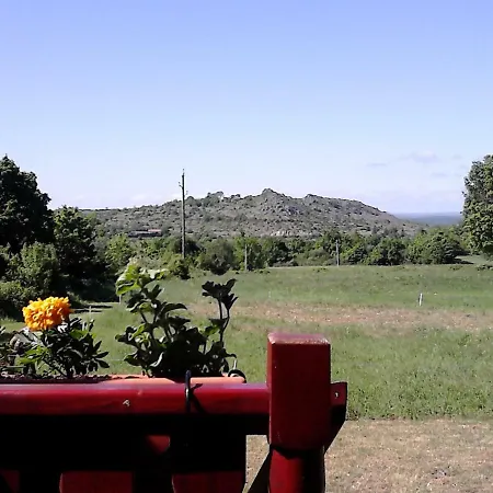 La Grange D'emile Gites, Roulottes Et Piscine *