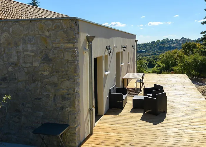 Camping La Grange D'emile Gîtes, Roulottes Et Piscine