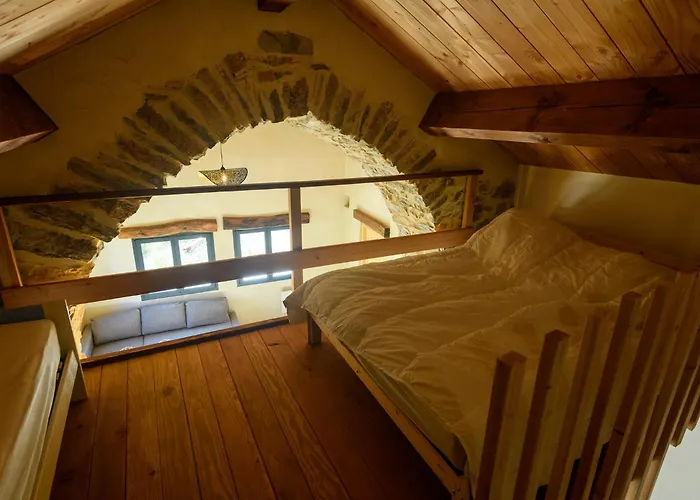 Camping La Grange D'emile Gîtes, Roulottes Et Piscine *